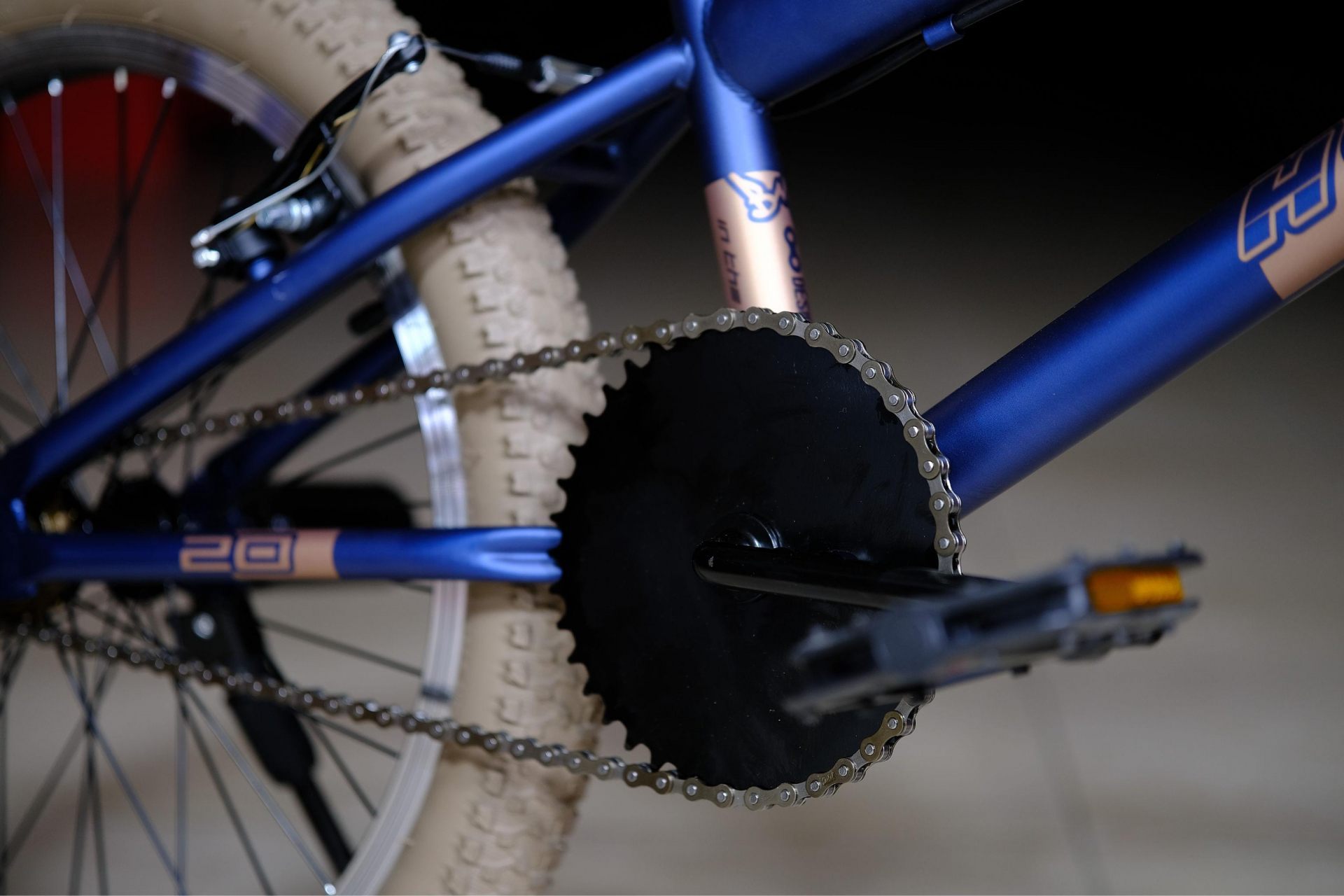 Обод 20 ALLOY п-образный, втулки сталь на промах гайки 10 оси HOKE BMX Step L1 матовый тёмно-синий